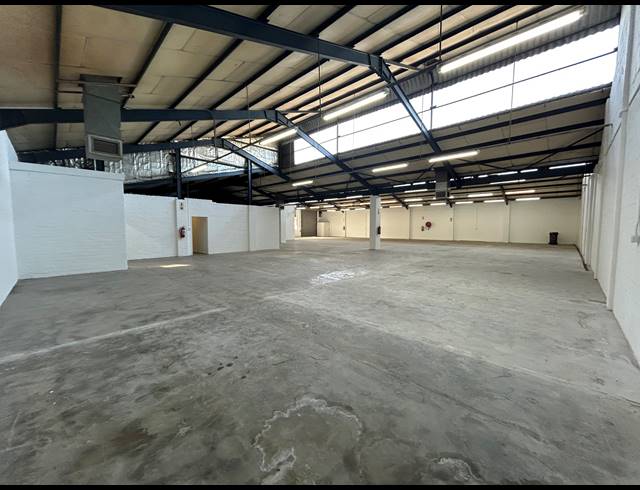 925M² WAREHOUSE TO LET IN PAROW INDUSTRIAL